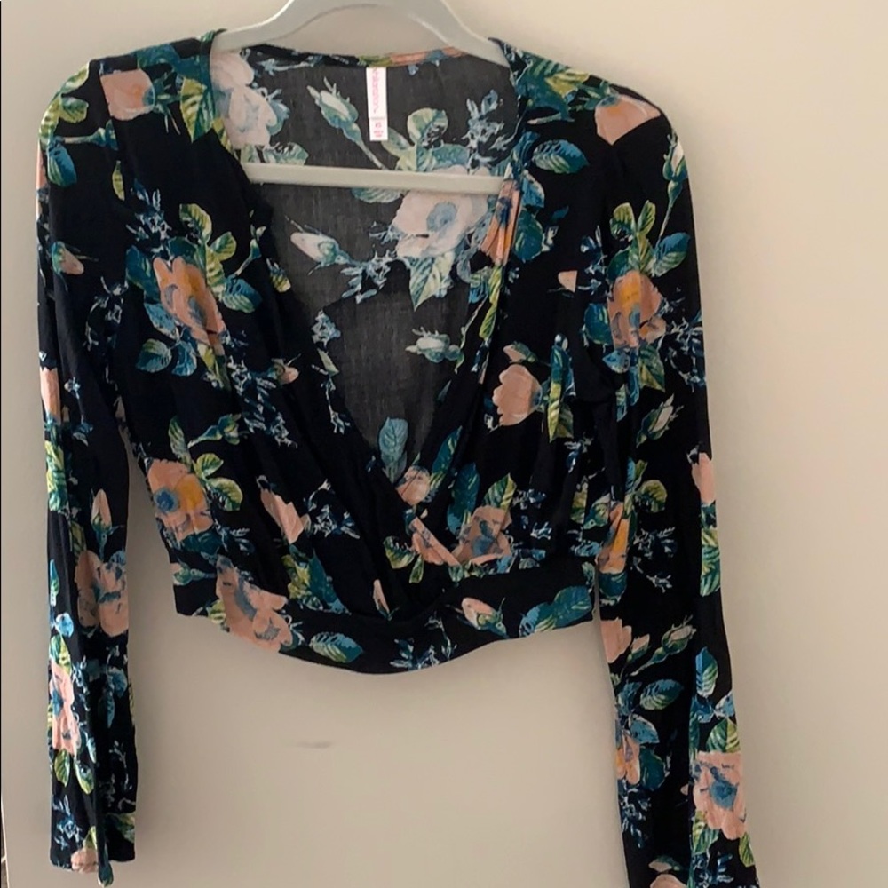 Low cut top, crop